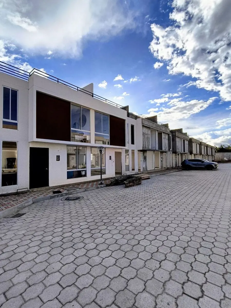 Desarrollo residencial de 26 viviendas en Quito por PIVOT Constructores, constructora en Quito