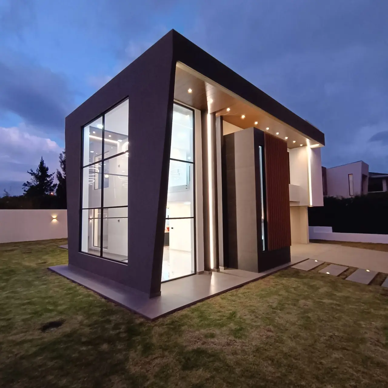 Proyecto Colibrí, casa de doble altura entregada por PIVOT Constructores, constructora en Quito