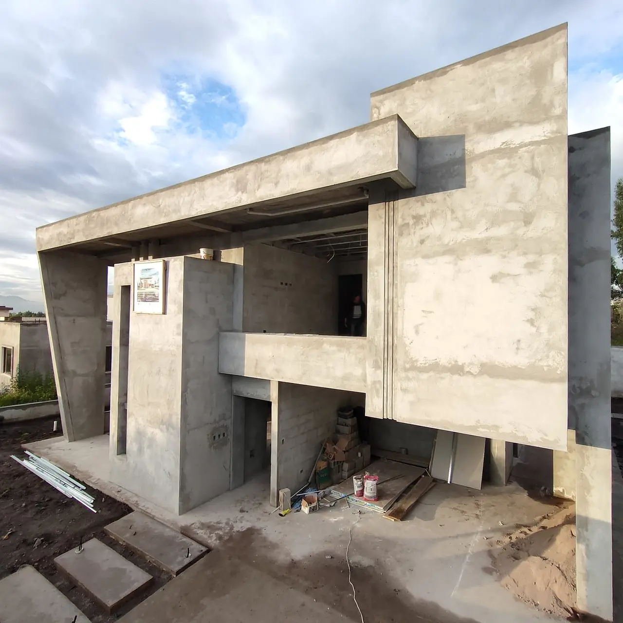 Hormigón armado o estructura metálica: ¿cuál conviene para su casa? — PIVOT Constructores, constructora en Ecuador