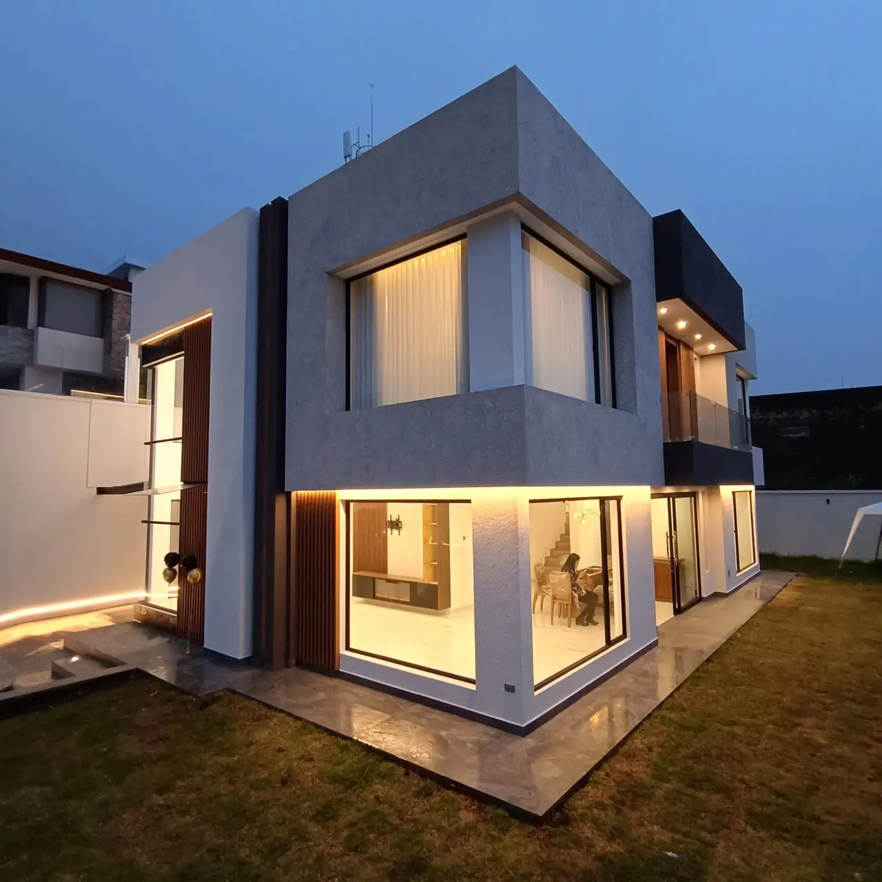 Proyecto RV, casa terminada por PIVOT, construcción de casas en Ecuador