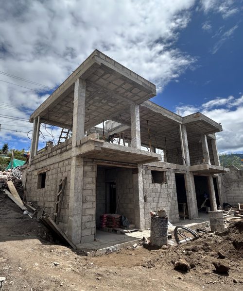obra gris ecuador